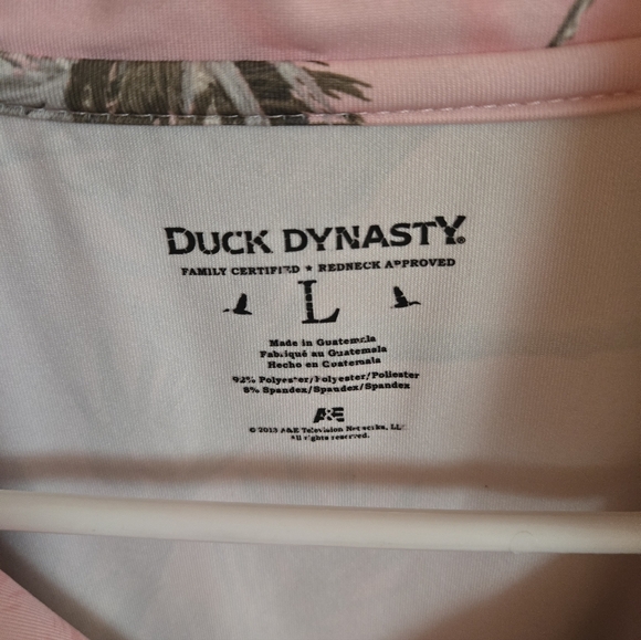 Duck Dynasty Pink Camo Pullover - Picture 3 of 6